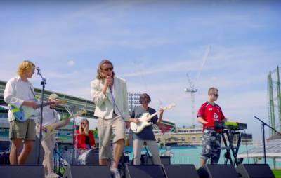 Watch Sports Team perform ‘Stations Of The Cross’ at The Oval in London - www.nme.com - London