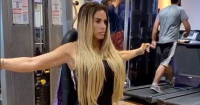 Katie Price works out at the gym with boyfriend Carl Woods despite two broken feet - www.ok.co.uk
