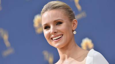 Kristen Bell says she 'walked in' on daughters drinking nonalcoholic beer during Zoom class - www.foxnews.com