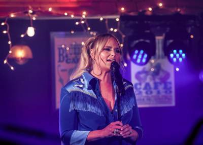 Miranda Lambert Performs ‘Bluebird’ From Nashville’s Bluebird Cafe During 2020 ACM Awards - etcanada.com - Nashville