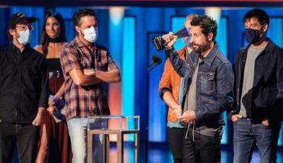 Country Music Band Old Dominion Wears Face Masks to Accept Awards at ACM Awards 2020! - www.justjared.com - Tennessee
