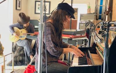 Sharon Van Etten reveals songwriting session with Linda Perry - www.nme.com
