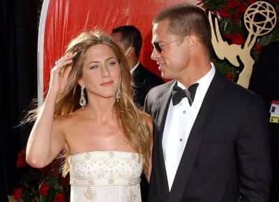Brad Pitt and Jennifer Aniston reunite for awkward reading of 80s movie - evoke.ie