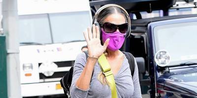 Sarah Jessica Parker Wears a Pink Mask During an Outing in NYC - www.justjared.com - New York