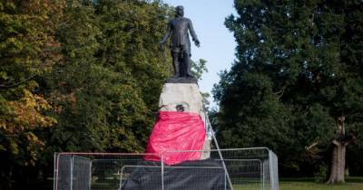 Investigation launched after Oliver Cromwell statue in Wythenshawe daubed with graffiti AGAIN - www.manchestereveningnews.co.uk