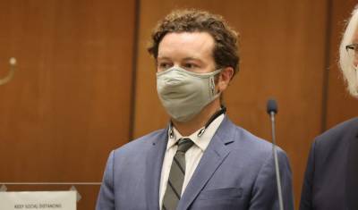A Masked Danny Masterson Appeared in Court for Rape Charges - www.justjared.com - Los Angeles