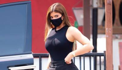Kylie Jenner Shows Off Her Curves While Out for Lunch - www.justjared.com - Mexico