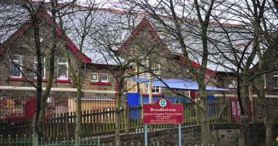 Police investigating after knifeman 'threatened two primary school children' - www.manchestereveningnews.co.uk - Manchester