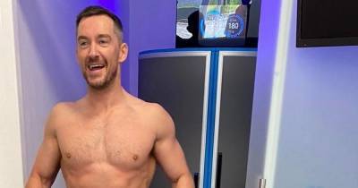 Former Emmerdale hunk shows off his 'ripped' lockdown body in 'fat freezing' machine - www.manchestereveningnews.co.uk - Manchester