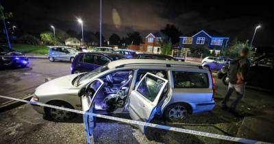 Gang of suspected car thieves ram police car and hurl tools at officers during 80mph chase - www.manchestereveningnews.co.uk