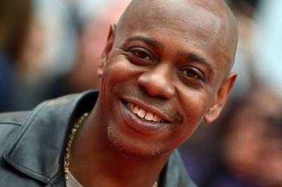 Dave Chappelle Gives Critics ‘A Teachable Moment’ As He Wins 2 Emmys For His ‘Sticks & Stones’ Comedy Special - etcanada.com