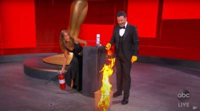 Jennifer Aniston Struggles With A Live Fire At The Emmys - etcanada.com - county Levy