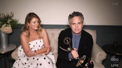 Mark Ruffalo Makes Passionate Speech About the Importance of Voting During 2020 Emmys - www.etonline.com