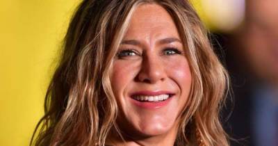 Jennifer Aniston Crashed The Emmys To Sanitise The Stage - www.msn.com
