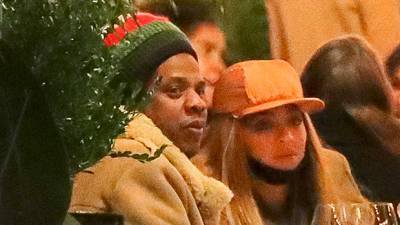 Beyonce JAY-Z Bundle Up Leave The Kids At Home For Outdoor Dinner Date In NYC - hollywoodlife.com - New York - Italy
