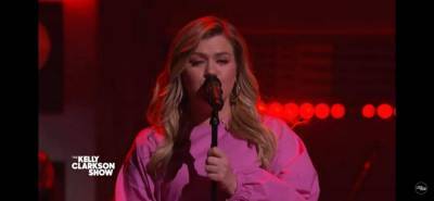 Kelly Clarkson Shows Off Killer Vocals With Delivery Of Lizzo’s ‘Good As Hell’ - etcanada.com
