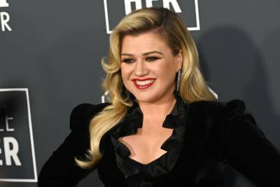 Kelly Clarkson: ‘Divorce is hard because it involves a lot of little hearts’ - www.hollywood.com