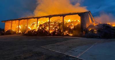 Firefighters working through the night to tackle huge barn fire - www.manchestereveningnews.co.uk - Manchester - county Lane - Indiana - county Cheshire