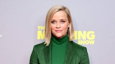 Reese Witherspoon delights fans by sharing throwback selfie with Paul Rudd - www.breakingnews.ie