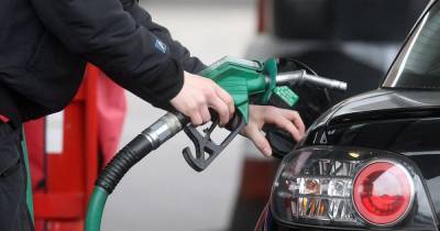 Drivers told to only stop at petrol stations or service stations if they 'really need to' as coronavirus cases rise - www.manchestereveningnews.co.uk