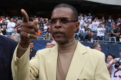 Gale Sayers, Chicago Bears Legend and Subject of ‘Brian’s Song,’ Dies at 77 - thewrap.com - Chicago