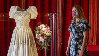 Princess Beatrice Visits Her Wedding Dress, On Display at Windsor Castle! - www.justjared.com - county Windsor