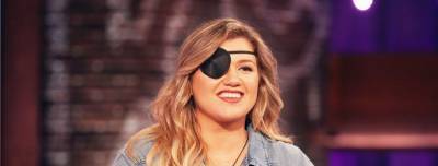 Kelly Clarkson Reveals Origins Of Eye Patch: ‘It Got Infected’ - etcanada.com - USA - California