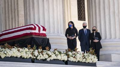 Bill and Hillary Clinton Join Mourners to Pay Their Respects to Ruth Bader Ginsburg at the Supreme Court - www.etonline.com - Columbia