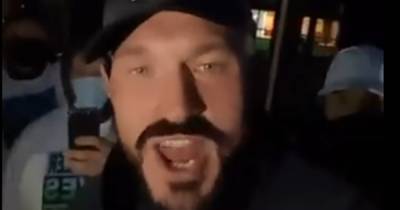 Tyson Fury calls on Boris Johnson to fight racism against travellers as he leads march outside Morecambe pub - www.manchestereveningnews.co.uk