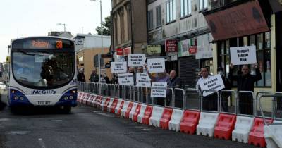 Council facing fresh backlash as more traders brand social distancing barriers a "farce" - www.dailyrecord.co.uk