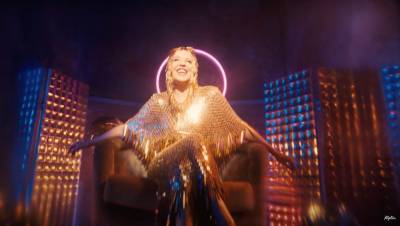 Kylie Minogue Glows In Brand New ‘Magic’ Music Video - etcanada.com