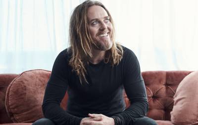 Tim Minchin releases fourth single ‘Airport Piano’ from upcoming album - www.nme.com
