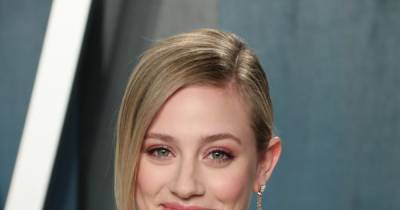 Lili Reinhart opens up about her 'nonchalant' coming out - www.wonderwall.com