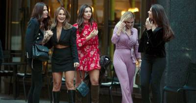 TOWIE sisters Sam and Billie Faiers demand attention in gorgeous outfits as they enjoy girls day out in Mayfair - www.ok.co.uk
