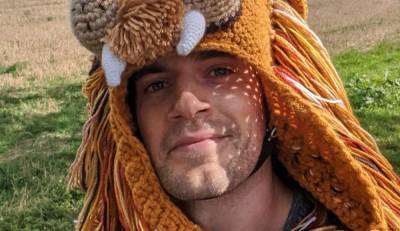 Henry Cavill Goes Running in a Lion Hat for the Durrell Challenge - www.justjared.com