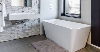 Clever bathroom transformation hacks for homeowners on a budget - from stick-on tiles to bathtub paint - www.manchestereveningnews.co.uk