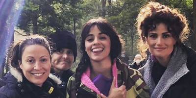 'Cinderella' Director Shares Photo of Camila Cabello & Idina Menzel on Set & Says There's 'No Villains in This Movie' - www.justjared.com