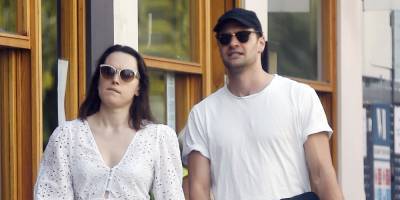 Daisy Ridley & Tom Bateman Continue To Fuel Marriage Rumors By Wearing Wedding Rings During Lunch - www.justjared.com