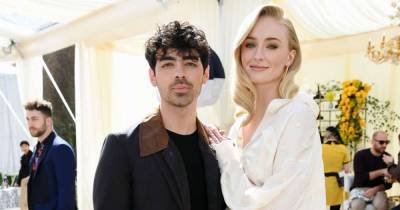 Sophie Turner just shared several never-before-seen pregnancy photos - www.msn.com