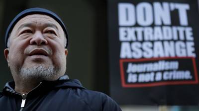 Dissident Ai Weiwei protests possible extradition of Assange - abcnews.go.com - Britain - London - USA - Ecuador