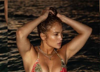 Jennifer Lopez breaks her own record with latest bikini post - evoke.ie