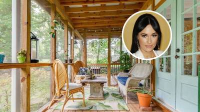 Kacey Musgraves - Ruston Kelly - Kacey Musgraves Giddy Ups Out of Her Nashville Bungalow - variety.com - Nashville