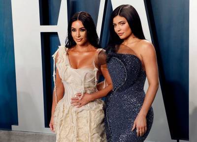 Kim Kardashian gives birth to sister Kylie in Kanye’s bizarre music video - evoke.ie