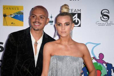 Ashlee Simpson, Evan Ross Celebrates Pregnancy With Sister Jessica Simpson At ’70s-Inspired Baby Shower - etcanada.com