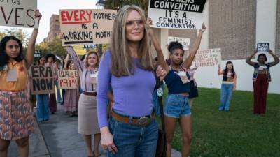 Feminist Icon Gloria Steinem & Cast Talk New Biopic ‘The Glorias’ In Livestream Q&A - etcanada.com