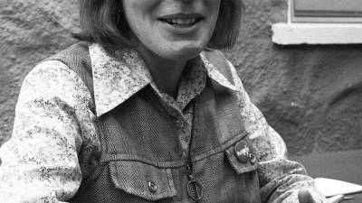'I Am Woman' singer Helen Reddy, '70s pop icon, dies at 78 - abcnews.go.com