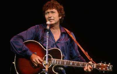 Legendary ‘In The Ghetto’ songwriter Mac Davis has died at the age of 78 - www.nme.com