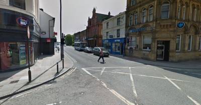 Man left with serious head injuries after 'random' late night attack - www.manchestereveningnews.co.uk