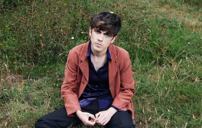Declan McKenna on the pressures of social media: “It’s causing an epidemic of anxiety” - www.nme.com