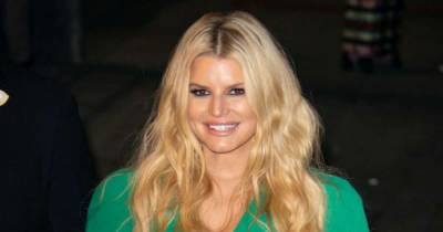 Jessica Simpson reveals incredibly toned body in tiny workout outfit - www.msn.com